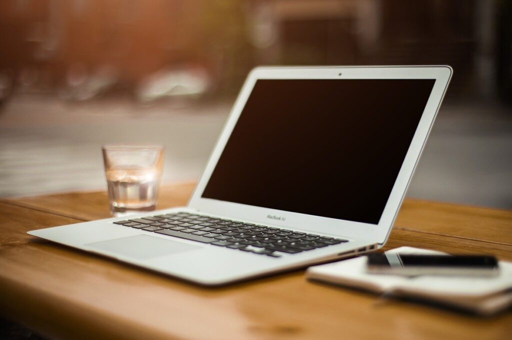 laptop, desk, workspace-336373.jpg